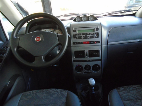 Imagem 10 de 12 de Fiat Idea 1.8 Mpi Adventure Locker 8v 2010