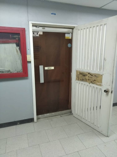 Imagen 2 de 15 de Oficina O Local (puede Ser Utilizado A Gusto Personal) En Alquiler Ubicado En Boleita