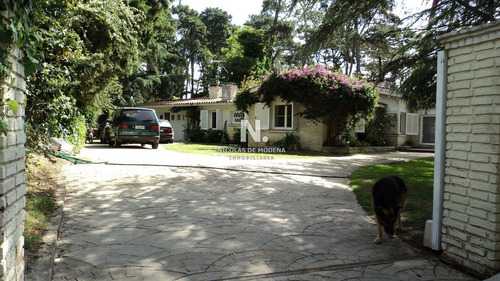 Amplia Casa En Zona Ideal Para Vivir Todo El Año- Ref: 2082