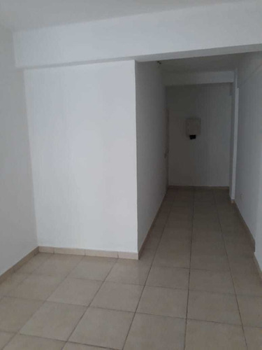 Imagem 6 de 9 de Sala Comercial Para Alugar Na Rua General Vitorino, Centro Histórico, Porto Alegre - Rs - Liv-5009