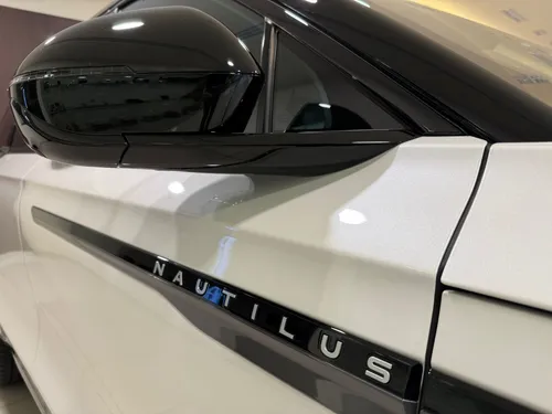 Lincoln Nautilus Jet Black Hibrida 2025