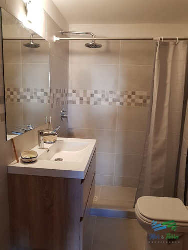 Imagen 22 de 27 de Apartamento De 2 Dormitorios Y 2 Baños A 1 Cuadra De Gorlero, Con Gran Terraza Y Parrillero Propio. - Punta Del Este Peninsula