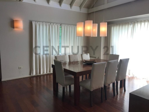 467 Y 148. Casa En Venta En Grand Bell I, De 3/4 Dormitorios.