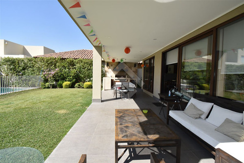 Casa En Venta De 3 Dorm. En Chicureo Piedra Roja Colina