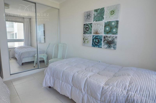Ocean Drive 2, Unidad De 2 Dormitorios, 2 Baños, Garage, Piso Alto!