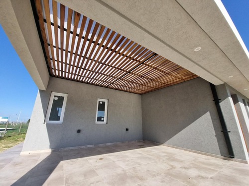 Casa A La Venta En San Felipe De Canning!!! 3 Dormitorios!! Vista Al Pulmon!! Oportunidad!!
