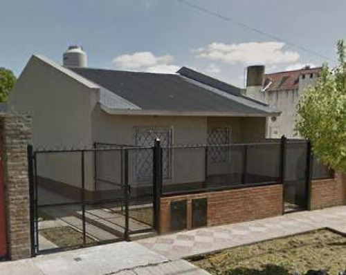 Casa En Venta - 2 Dormitorios 1 Baño - 100mts2 - Berazategui