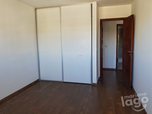Imagen 5 de 18 de Departamento En Venta De 2 Dormitorios C/ Cochera En Centro