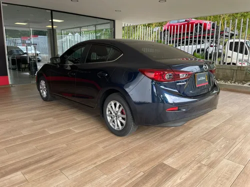 Mazda 3 Sedan 2.0L Touring MT