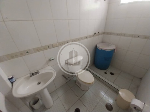 En Venta Hermosa Y Amplia Casa Ubicada En Barrio Lourdes Maracay 03js