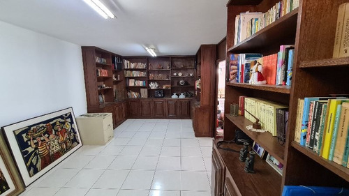 Casa À Venda- Bandeirantes (pampulha)