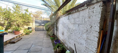 Casa En Venta De 5 Dormitorios En La Reina