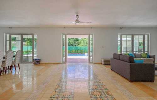 Lujosa Villa En Metro Country Club, Juan Dolio