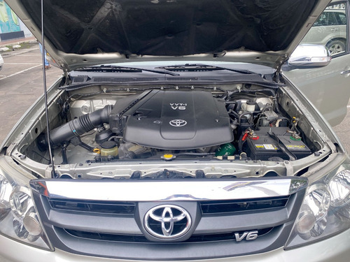 Toyota Fortuner 4.0 Sr5