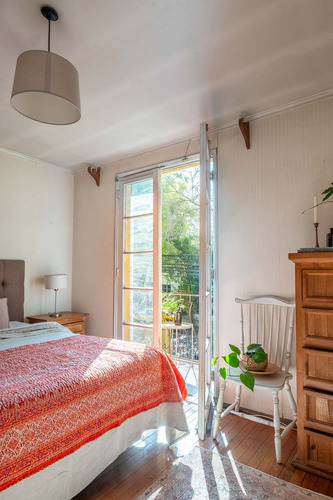 Sector Residencial: Jardín, Piscina Y Gran Conectividad
