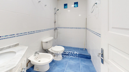 Casa En Venta De 4 Dormitorios 2 Baños 2 Estacionamientos