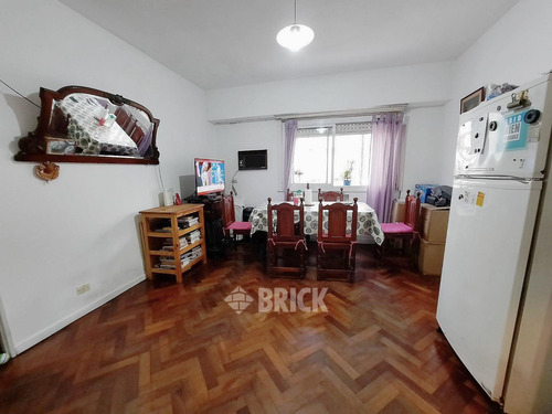 Hipolito Yrigoyen Al 2900 - Impecable Todo Sol Todo Externo