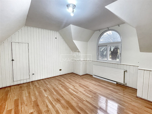 Casa En Venta De 5 Dorm. Mas Servicio En Sector Santa Esther