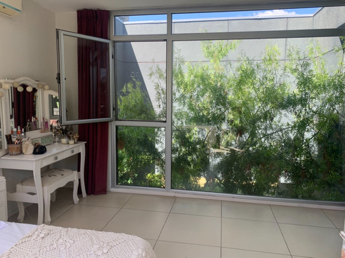 Casa En Venta 5 Amb En Santa Teresa, Villanueva.