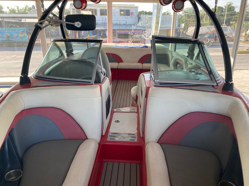 Lancha Centurion Enzo 240