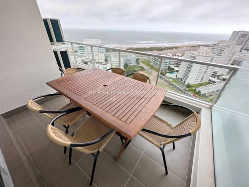 Excelente Apartamento En Venta De 2 Dormitorios, Playa Brava Punta Del Este