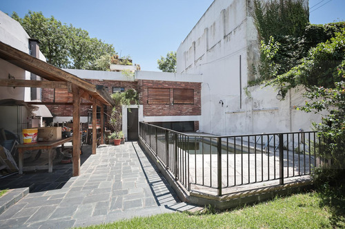 Casa En Venta En Belgrano R - 2 Lotes
