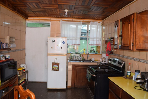 Imagen 6 de 20 de Venta De Casa En Moravia, Sobre Calle Principal Y Está Cerca Centro Moravia.