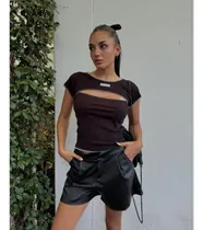 Comprar Remera Crop Top Asimetrico Con Escote Y Costuras Externas