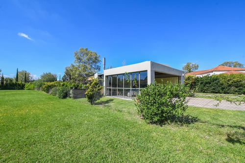 Imagen 8 de 30 de Casa De 3 Dormitorios En Venta Con Pileta Aldea Golf Barrio Cerrado Privado