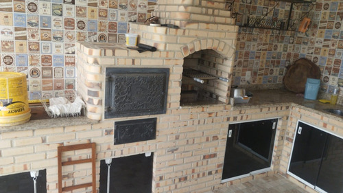 Casa Na Área Central De Dores De Macabu, Ótimo Preço.