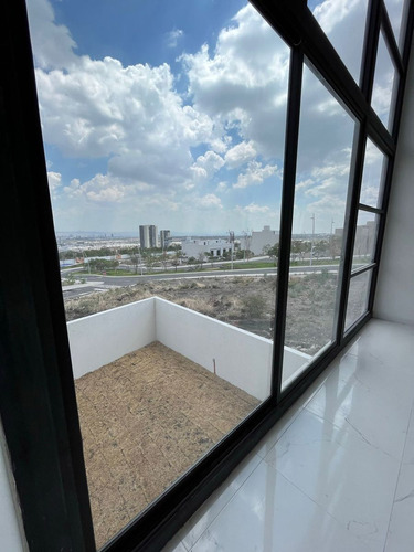En Venta | Espectacular Casa En Privada Con Casa Club, Nuevo Refugio, Querétaro