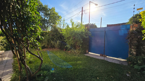 Vivienda Multifamiliar, Chalet, Casa En Dos Plantas, Patio, Lavadero, Excelente Estado, Buena Ubicacion