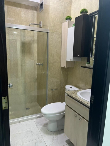 Apartamento Actualizado Y Amoblado, En Edif. Alba Adriatica