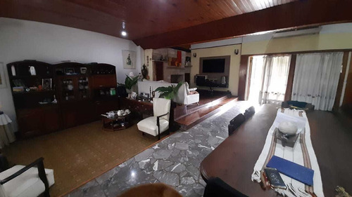 Imagen 2 de 12 de Espectacular Chalet En Ituzaingo Norte 430m2, 270m2 Cubierto