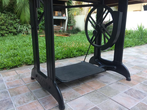 Máquina De Coser Antigua Necchi A Pedal Impecable Colección! (Usado)