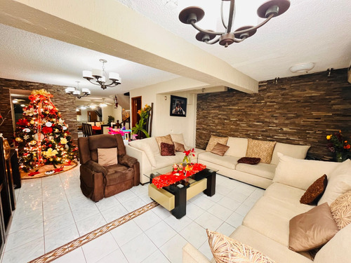 Casa En Venta En Veracruz En Floresta Con Jardín Y Alberca.