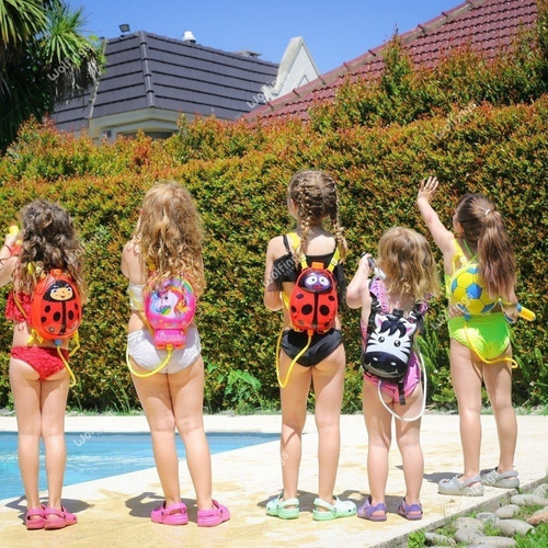 Imagen 3 de 8 de Pistola De Agua Tanque Mochila Diseño Abeja Pinguino Vaquita
