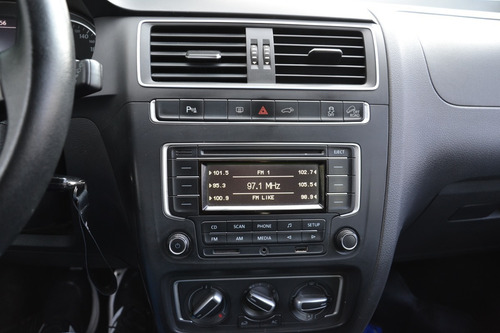 Imagen 6 de 25 de Volkswagen Crossfox 2015 Msi 16v Caja 6 Vel - 1° Dueño -