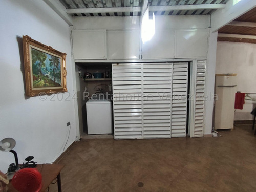 José Trivero Vende Hermosa Casa Ubicada En Excelente Zona De Cabudare, Cuenta Con Tanque Subterraneo