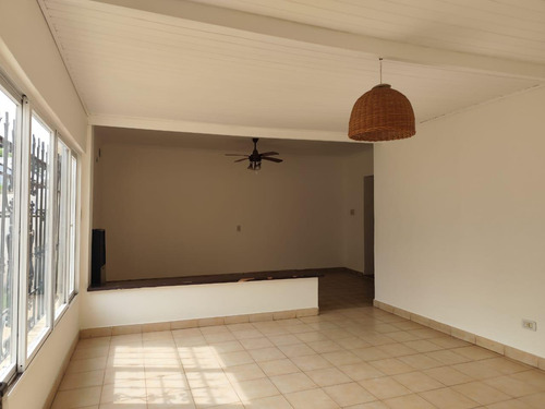 Casa En Venta Dos Dormitortios, En Junin.