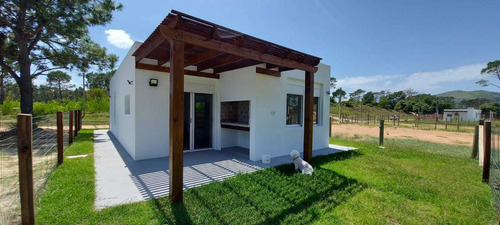 Vende Casa A Estrenar - 2 Dormitorios - Barrio Los Angeles
