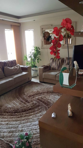 Casa Com 3 Quartos , 3 Banheiros , Duas Vagas De Garagem