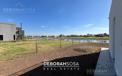 Hermosa Casa A La Venta En El Naudir - Aguas Privadas