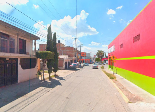 Casa En Venta En Federico Guillermo Raifeeisen.