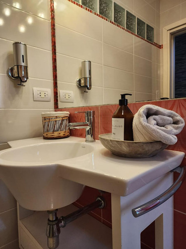 Casa En Venta - 3 Dormitorios 2 Baños - 250mts2 - Monte Hermoso