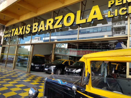 Imagen 7 de 8 de Spin Prisma Suran Voyage Siena Logan Voyage Taxi Licencia