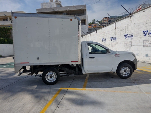Imagen 5 de 15 de Nissan Np300 2020 2.5 Chasis Cabina Dh Aa Pack Seg Mt