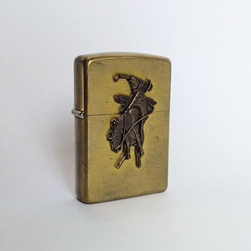 Raro Isqueiro Zippo Marlboro Bronco 1996, Usa, Fluído, Latao (Usado)