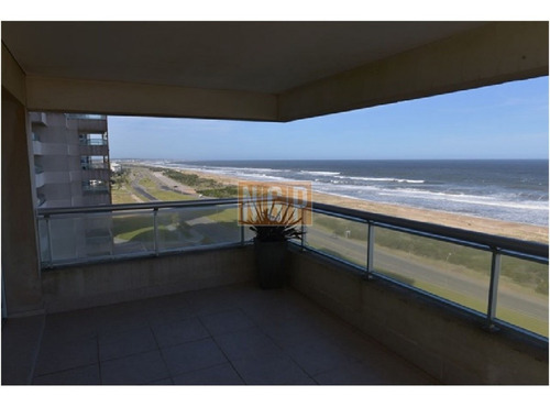 Apartamento En Brava, 3 Dormitorios - Ref: 10113