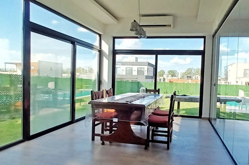 Casa Chalet En Venta En Escobar, G.b.a. Zona Norte, Argentina
